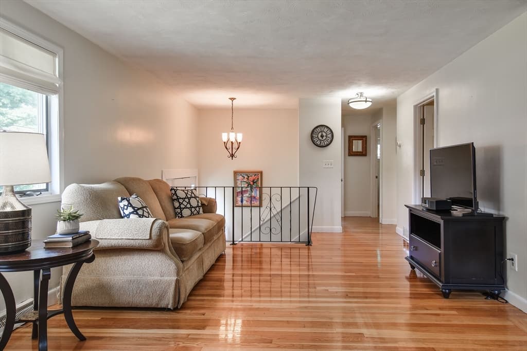 24 Upper Joclyn Ave, Framingham MA 01701 photo 3