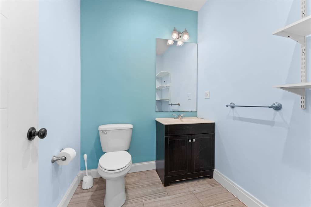 637 E 1st St, Boston MA 02127 photo 13