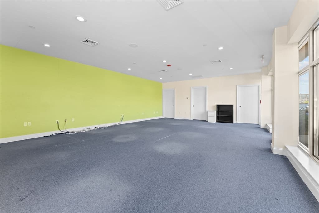 637 E 1st St, Boston MA 02127 photo 8