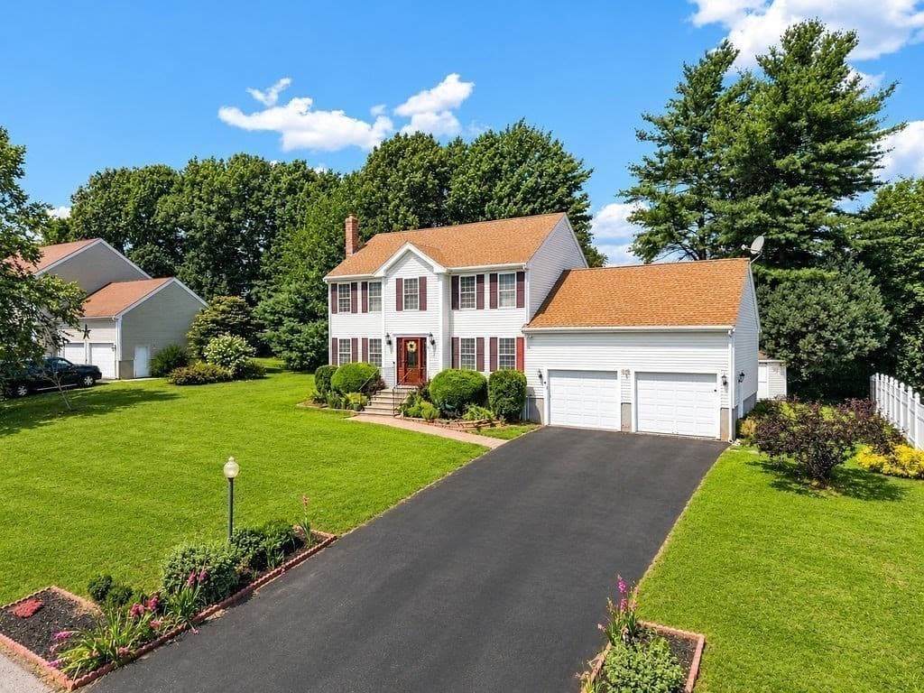 35 Meeshawn Ave, Taunton MA 02718