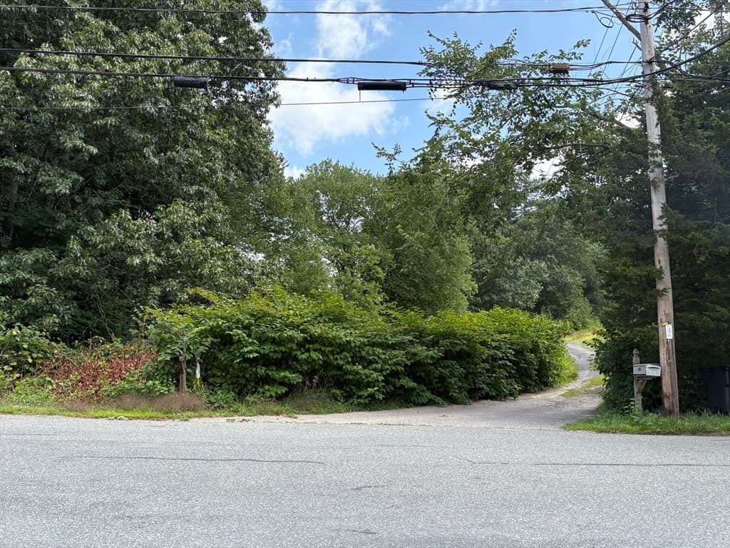756 R Berkley St, Berkley MA 02779