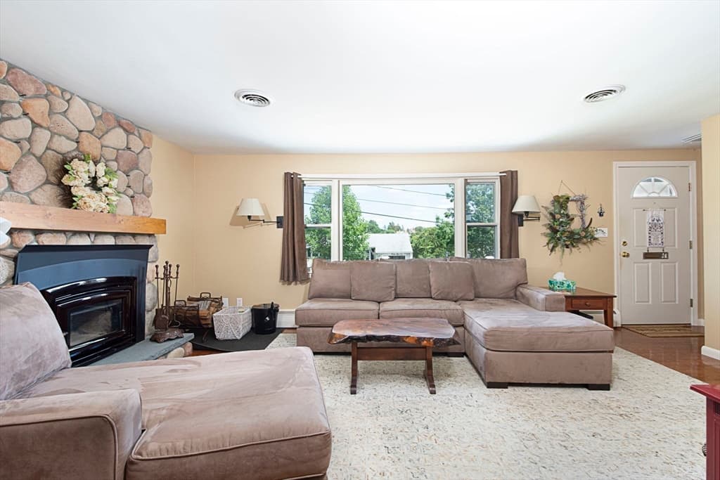 23 Mary Ann Dr, Worcester MA 01606 photo 9
