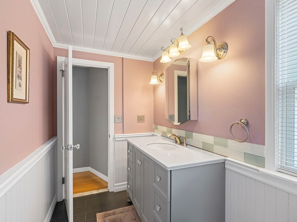 7 Fabens St, Saugus MA 01906 photo 23