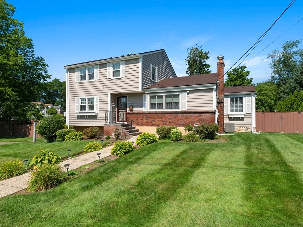 7 Fabens St, Saugus MA 01906