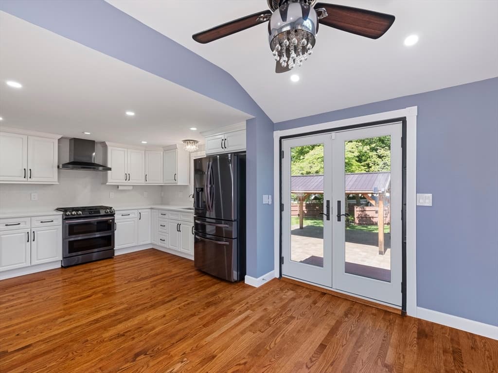 7 Fabens St, Saugus MA 01906 photo 9