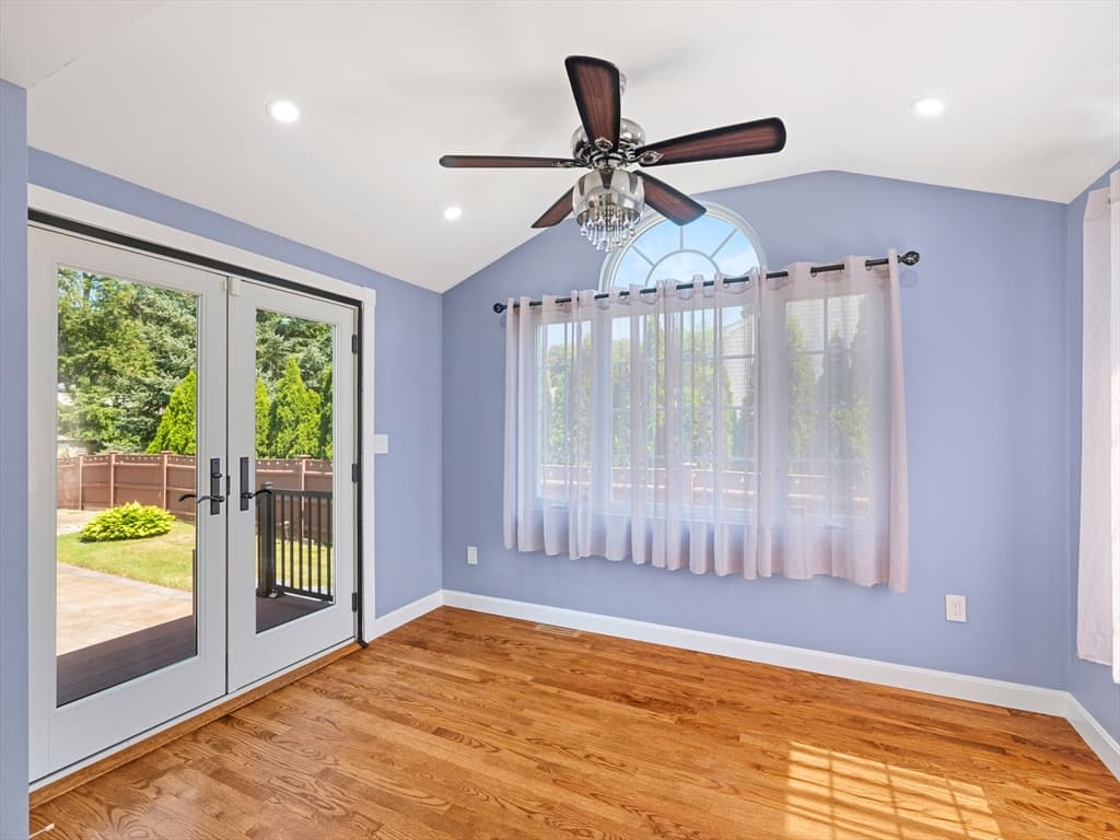7 Fabens St, Saugus MA 01906 photo 10