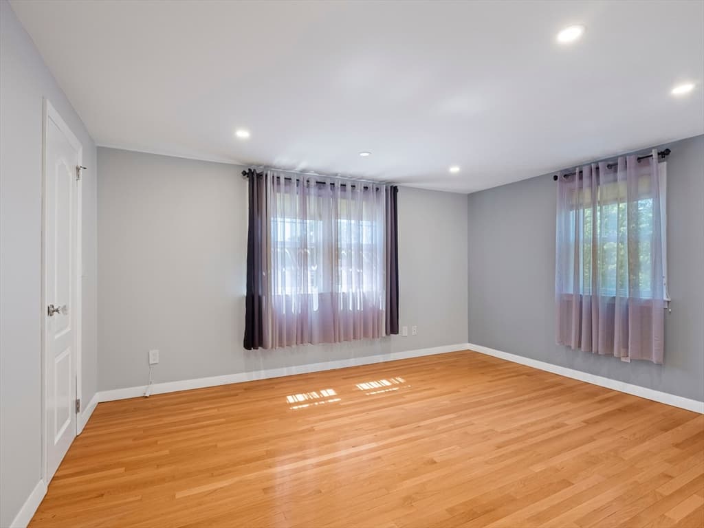 7 Fabens St, Saugus MA 01906 photo 18