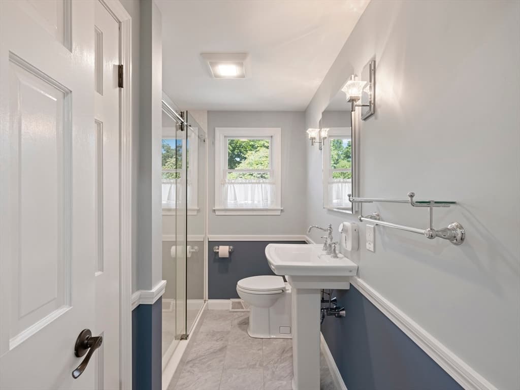 7 Fabens St, Saugus MA 01906 photo 11