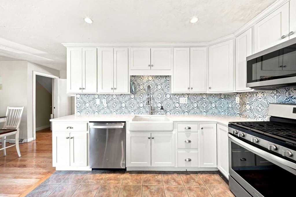 13 Meyer Ter # 13, Canton MA 02021 photo 3