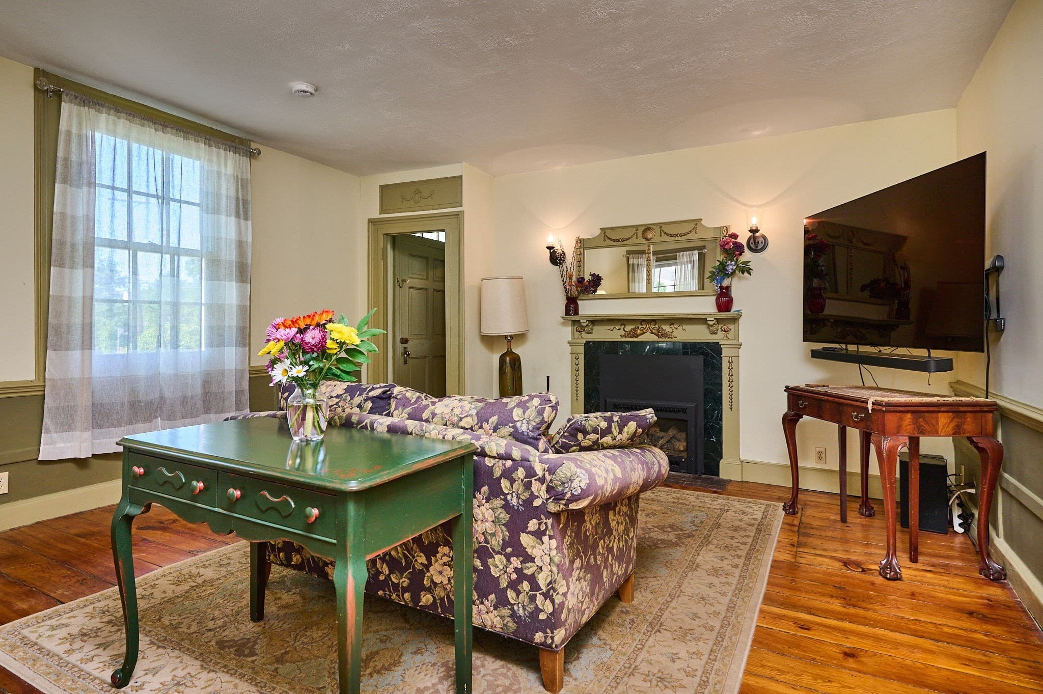 Single Family Residence at 25 Woodbridge St, South Hadley MA 01075, photo 9 of 42