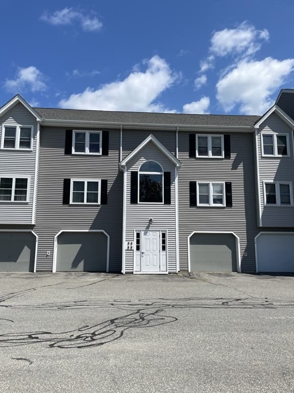 74 Tennis Plaza Road # 15, Dracut MA 01826