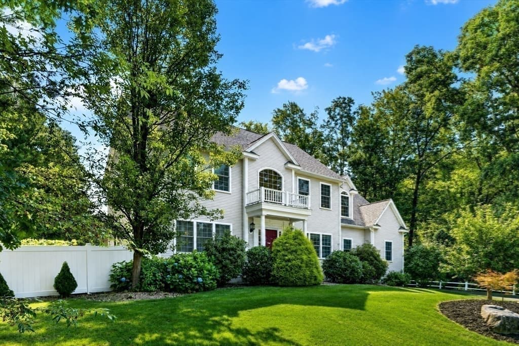 28 Hickory Dr, Shrewsbury MA 01545 photo 2