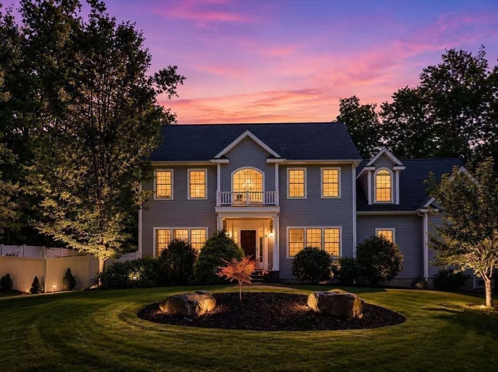28 Hickory Dr, Shrewsbury MA 01545