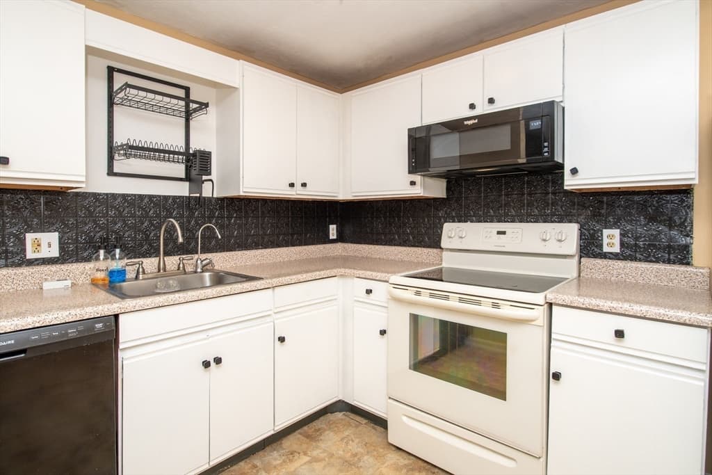 1585 Braley Rd # 51, New Bedford MA 02745 photo 12