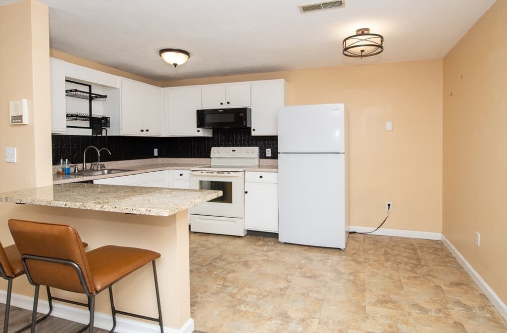 1585 Braley Rd # 51, New Bedford MA 02745 photo 11