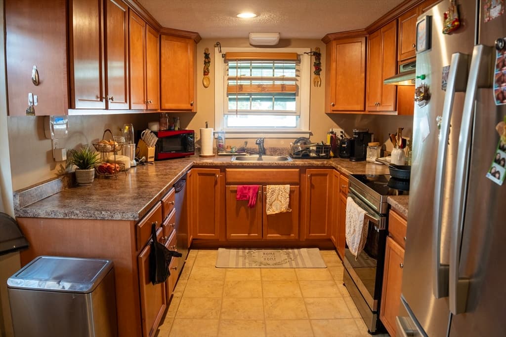 130 Littleton St, Springfield MA 01104 photo 16