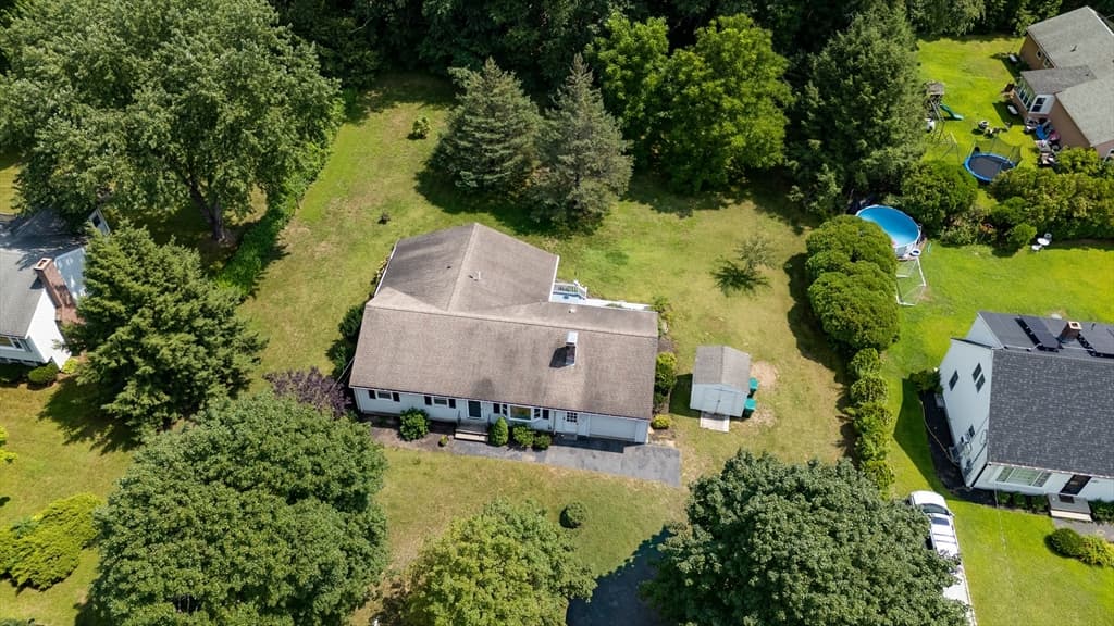 15 Burbank Ln, Lancaster MA 01523 photo 2