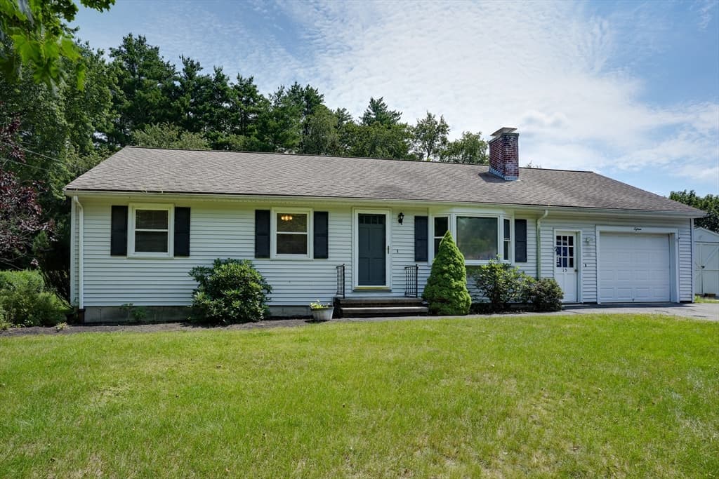 15 Burbank Ln, Lancaster MA 01523
