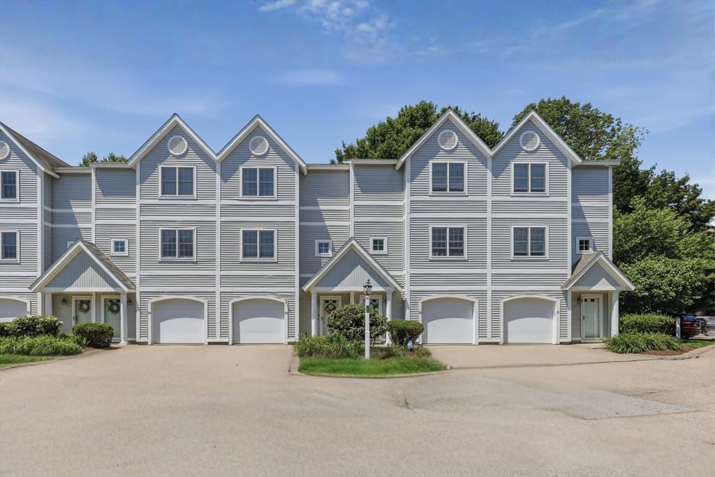 140 Commonwealth Ave # 23, North Attleboro MA 02776