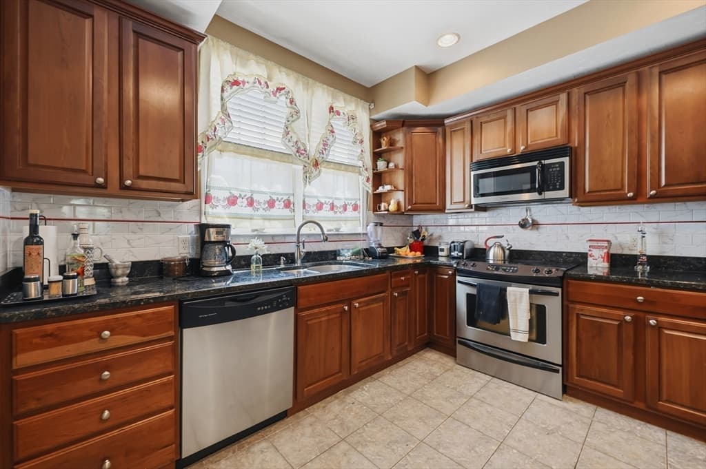 140 Commonwealth Ave # 23, North Attleboro MA 02776 photo 8