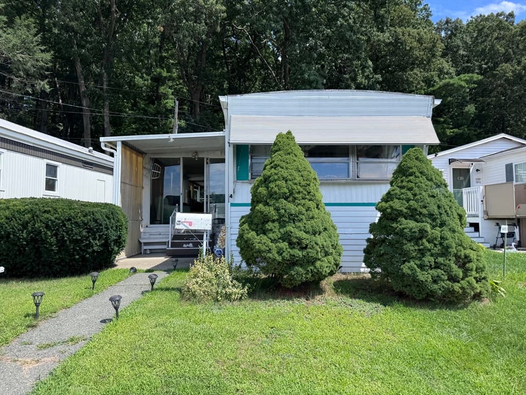 4 Ethel Av, Marlborough MA 01752