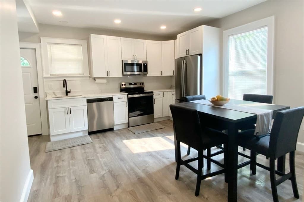5/5A Ferdinand St, Worcester MA 01603 photo 13