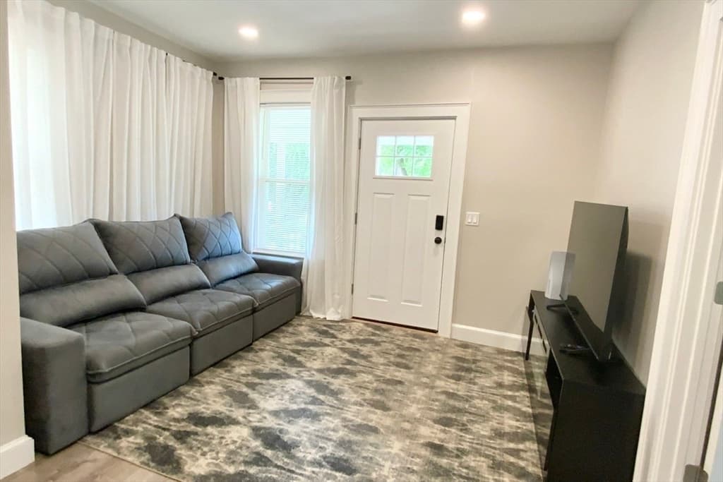 5/5A Ferdinand St, Worcester MA 01603 photo 11