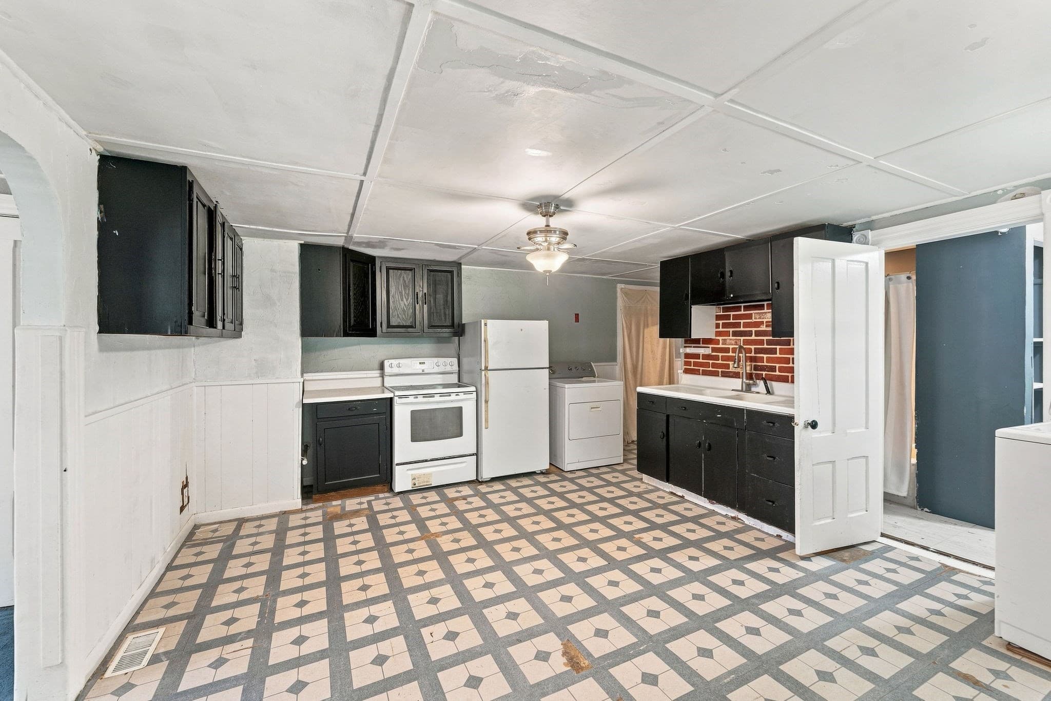 3 Family at 42-44 Pine St, Northbridge MA 01588, Northbridge, photo 34 of 42