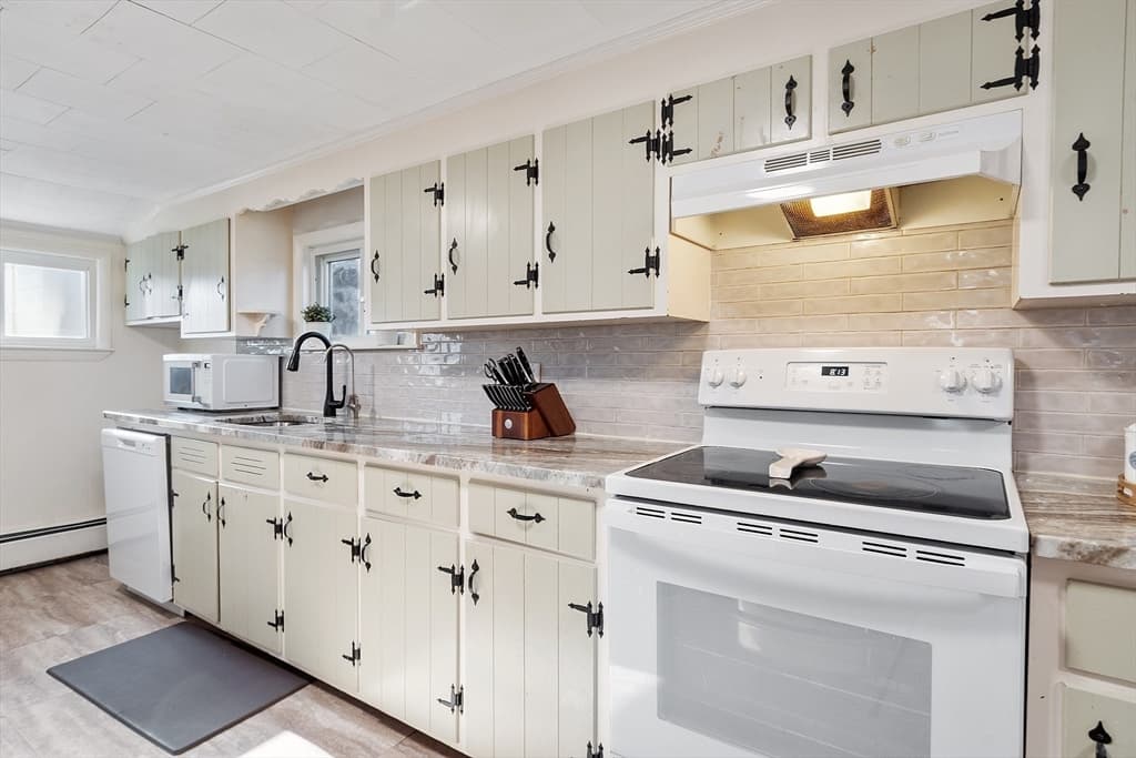 2 Grove St, Methuen MA 01844 photo 7