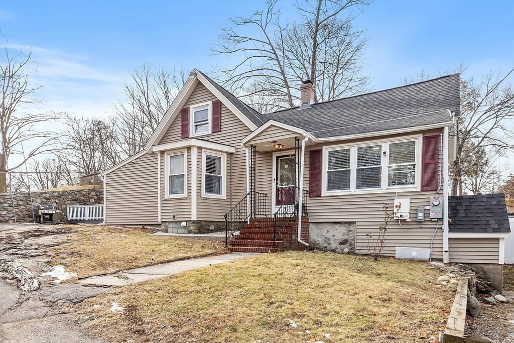 2 Grove St, Methuen MA 01844 photo 3