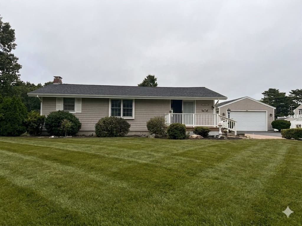 6 Robinhood Rd, Wareham MA 02571