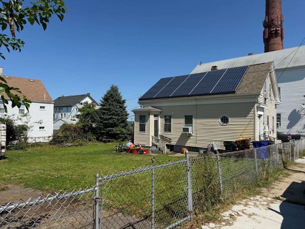 15 Allen St, Fall River MA 02724 photo 3