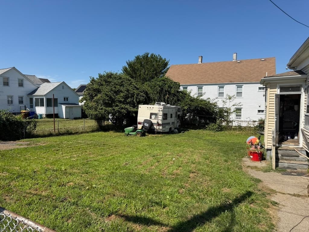 15 Allen St, Fall River MA 02724 photo 8