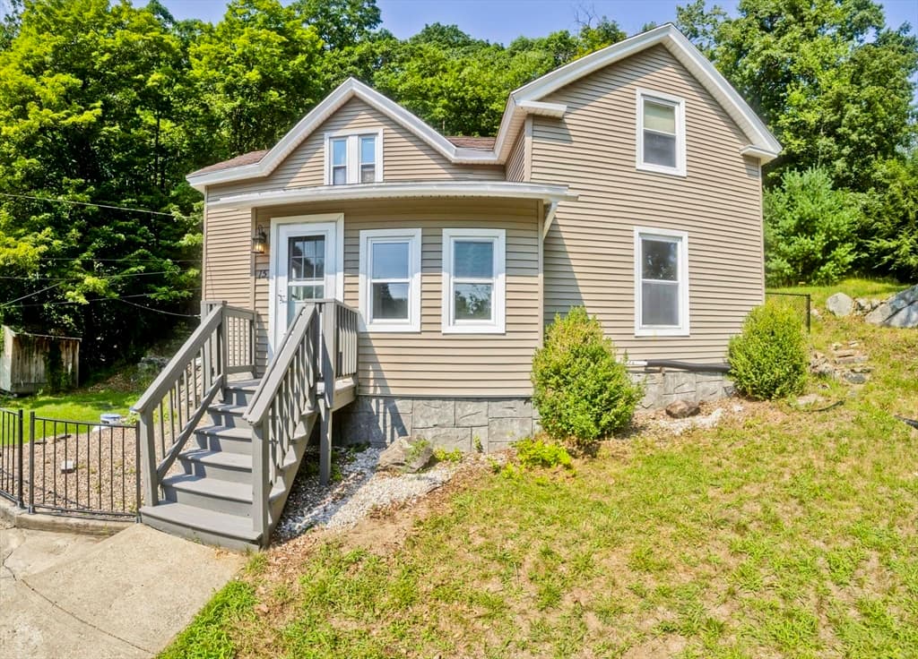 15 Bridge St, Monson MA 01057