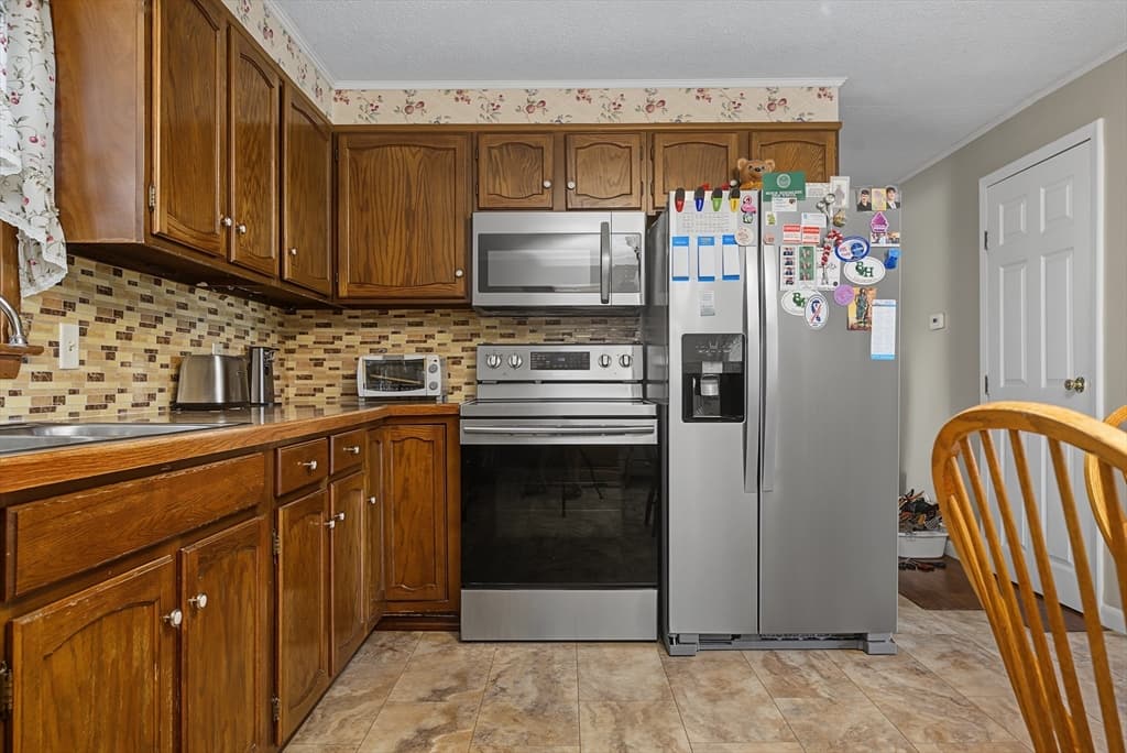 69 Thomas Street, Woonsocket RI 02895 photo 9
