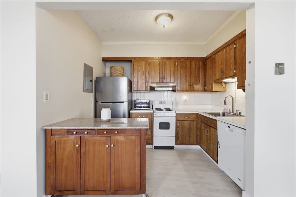 140 Chestnut St # 604, Springfield MA 01103 photo 4