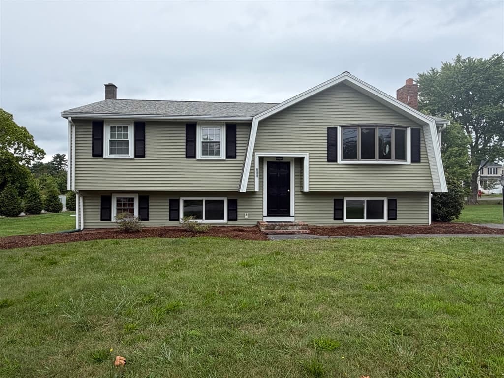 688 Plymouth St, Bridgewater MA 02324
