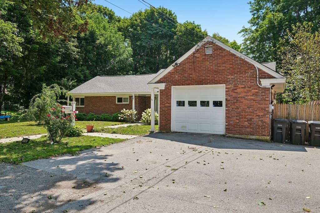 114 Rich St, Gardner MA 01440 photo 3