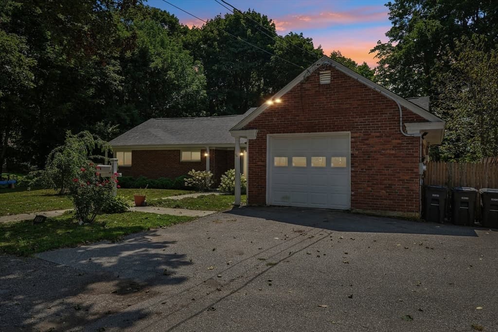 114 Rich St, Gardner MA 01440 photo 4