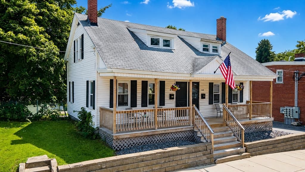 42-44 Grove St, Clinton MA 01510 photo 2