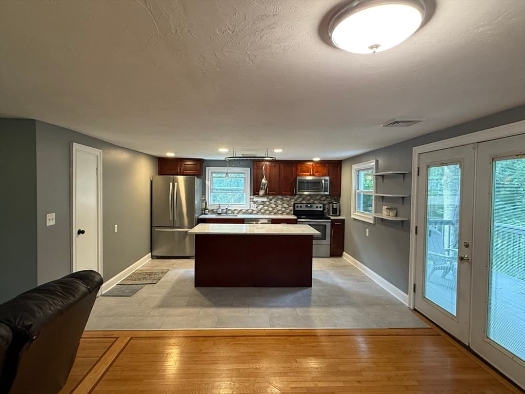 62 Piehl Ave, Worcester MA 01606 photo 6