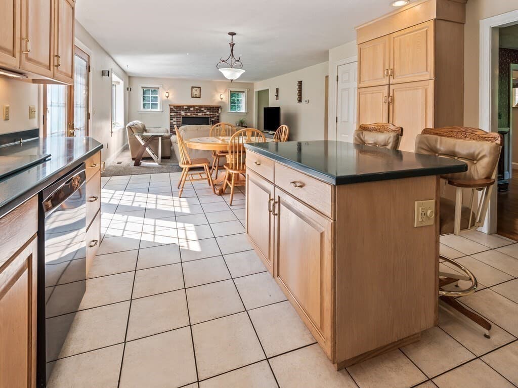 9 Tower Hill Rd, Oxford MA 01540 photo 5