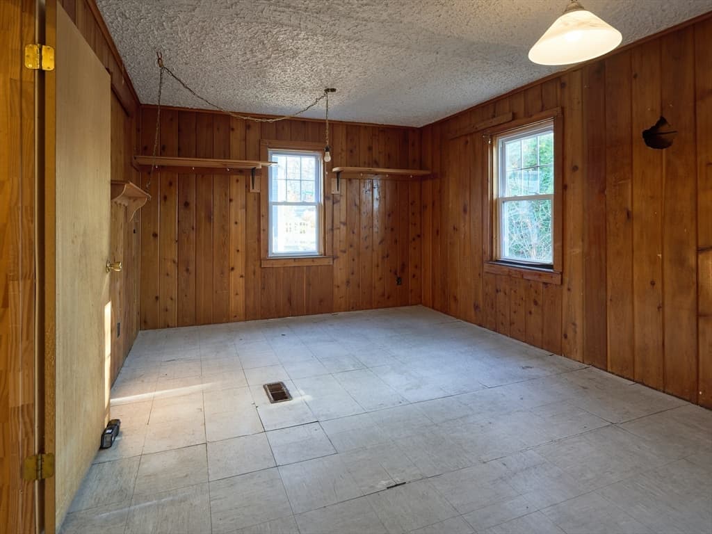 25 Stoneham Rd, Worcester MA 01604 photo 3