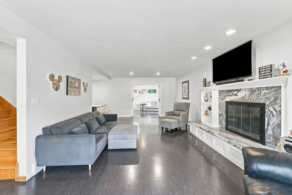 94 Florence Rd, Lowell MA 01851 photo 6
