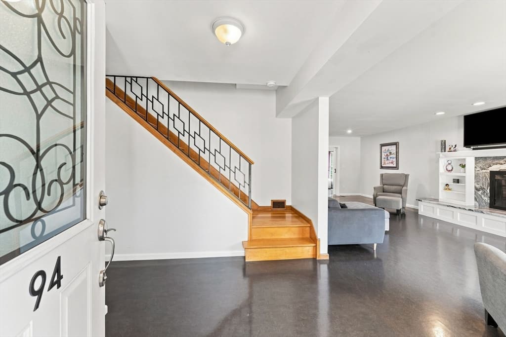 94 Florence Rd, Lowell MA 01851 photo 5