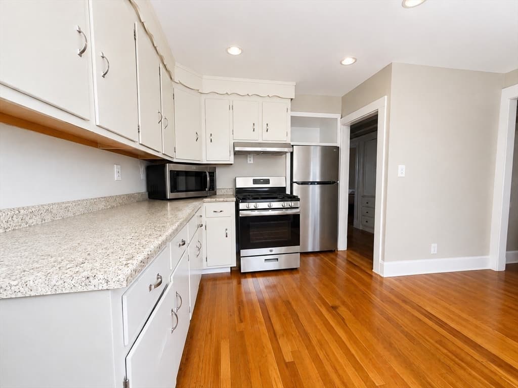 27 Woodleigh Rd, Watertown MA 02472 photo 9