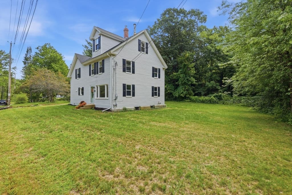169 Quinapoxet St, Holden MA 01522 photo 2