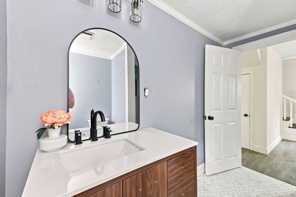 169 Quinapoxet St, Holden MA 01522 photo 24