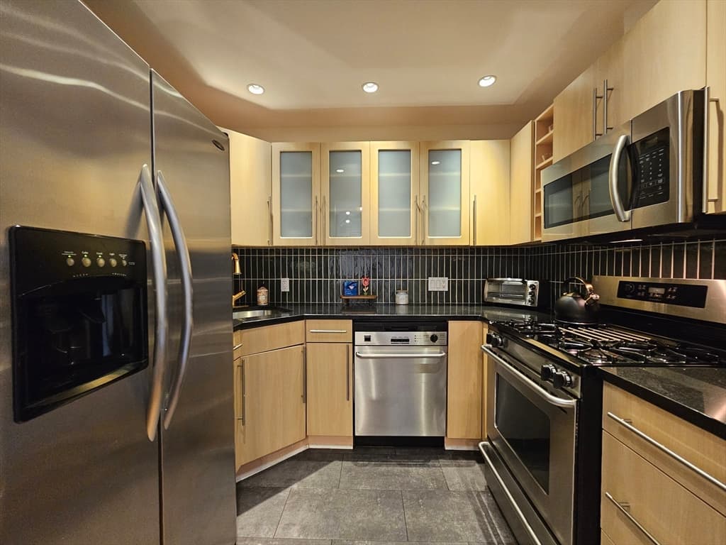 55 Broadlawn Park # 16B, Boston MA 02467