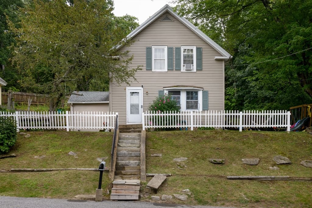 62 Grove St, Spencer MA 01562 photo 2